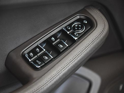 Used 2022 Porsche Macan AWD/4WD image 9