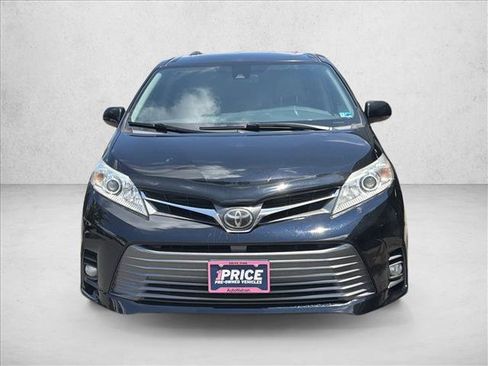 Used 2018 Toyota Sienna XLE FWD image 2