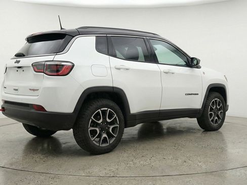 Used 2025 Jeep Compass Trailhawk AWD/4WD image 9