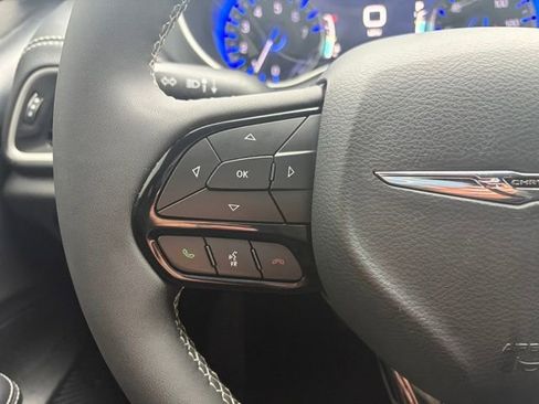 Used 2023 Chrysler Pacifica Touring-L w/ S Appearance Package image 6