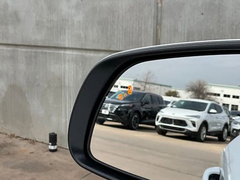 Used 2025 Hyundai Venue SEL image 20