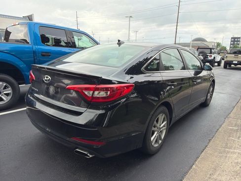 Used 2015 Hyundai Sonata SE w/ Option Group 09 FWD image 3