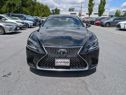 Used 2018 Lexus LS 500 AWD w/ Accessory Package (Z2) image 8