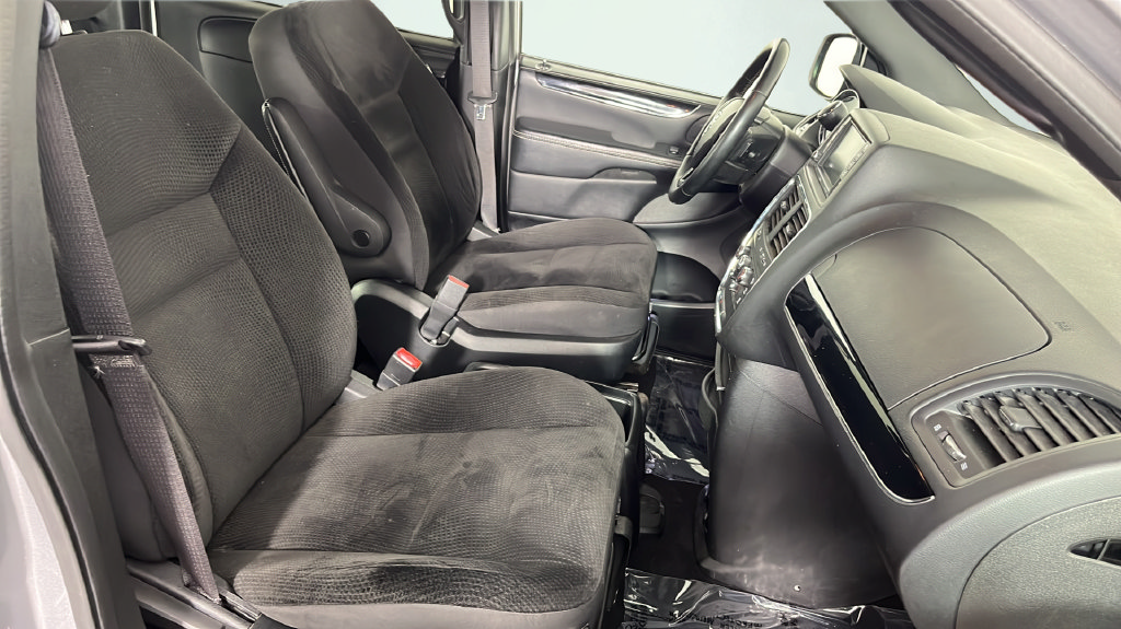 Used 2018 Dodge Grand Caravan SE FWD image 18