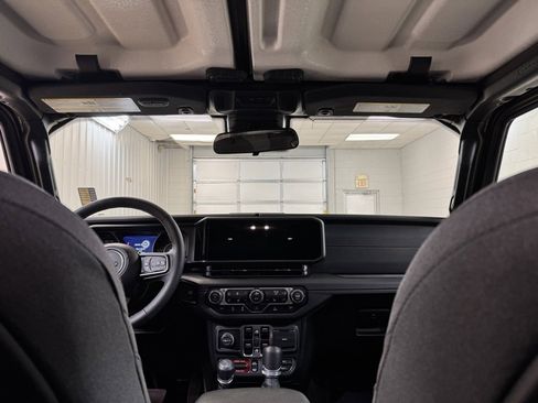 Used 2025 Jeep Wrangler Unlimited Rubicon image 19