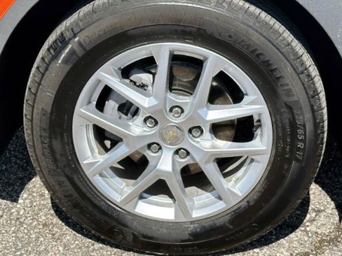 Used 2024 Chevrolet Equinox LT FWD image 7