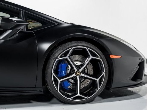 Used 2022 Lamborghini Huracan EVO RWD image 45