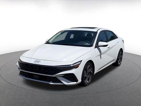 Used 2025 Hyundai Elantra Limited FWD image 7