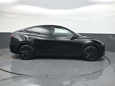 Used 2025 Tesla Model Y Long Range image 3