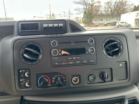 Used 2011 Ford E-350 and Econoline 350 XLT RWD image 13