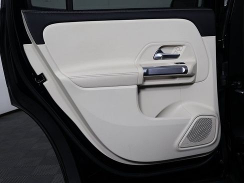 Used 2025 Mercedes-Benz GLB 250 image 13