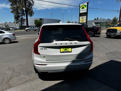 Used 2018 Volvo XC90 T6 Momentum w/ Convenience Package image 3