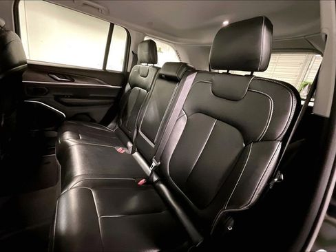 Used 2023 Jeep Grand Cherokee Limited RWD image 32