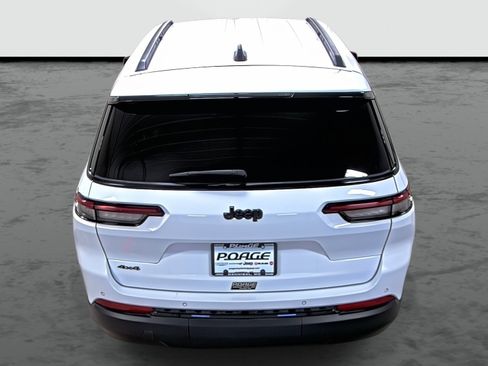 Used 2024 Jeep Grand Cherokee L Laredo image 3