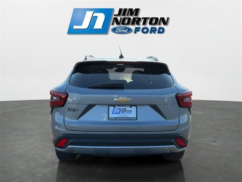 Used 2024 Chevrolet Trax LT image 4