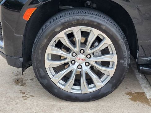 Used 2024 GMC Yukon Denali w/ LPO, Floor Liner Package AWD/4WD image 10