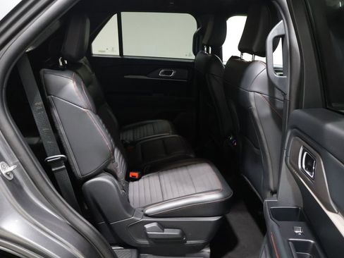 Used 2025 Ford Explorer ST-Line w/ ST-Line Street Pack image 22