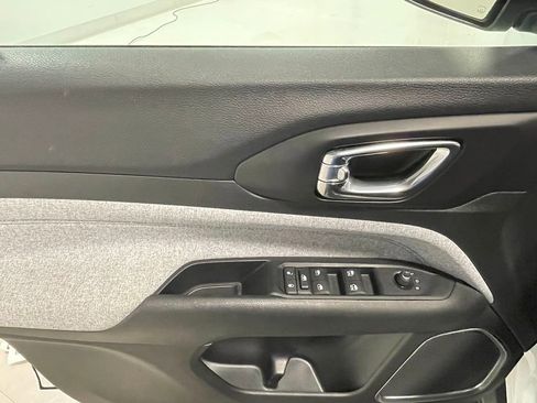 Used 2022 Jeep Compass Latitude image 18