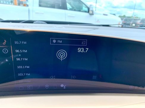 Used 2025 Cadillac XT4 Premium Luxury FWD image 35