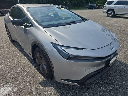 Used 2024 Toyota Prius LE AWD/4WD image 3