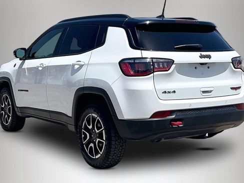 Used 2026 Jeep Compass Trailhawk AWD/4WD image 4