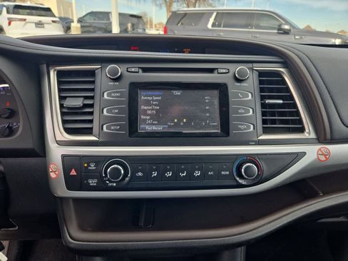 Used 2019 Toyota Highlander LE image 26