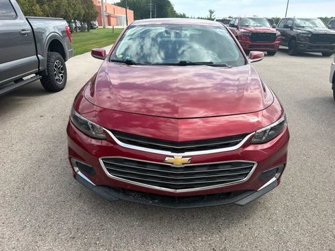 Used 2018 Chevrolet Malibu LT w/ Driver Confidence Package FWD image 2