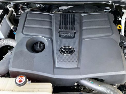 Used 2023 Toyota Tundra Platinum AWD/4WD image 33