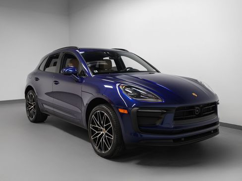 Certified 2024 Porsche Macan AWD/4WD image 8