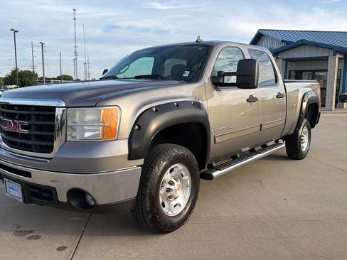 Used 2008 GMC Sierra 2500 SLE w/ SLE2 Preferred Package AWD/4WD image 3