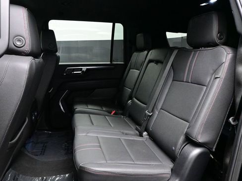 Used 2025 Chevrolet Suburban RST AWD/4WD image 25