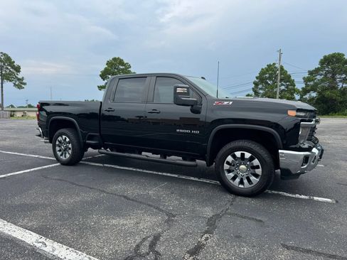 Used 2024 Chevrolet Silverado 2500 LT AWD/4WD image 4
