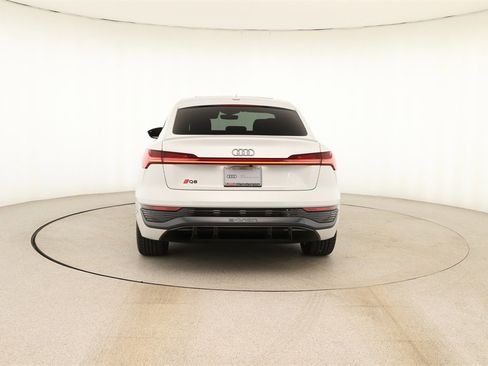 Used 2024 Audi Q8 e-tron Premium Plus w/ Premium Plus Package image 5