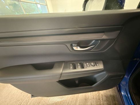 Used 2025 Honda CR-V LX image 15