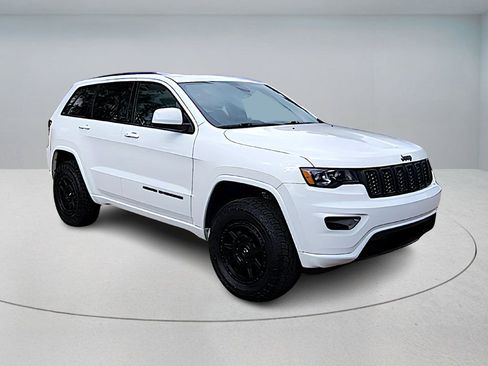 Used 2020 Jeep Grand Cherokee Altitude image 8