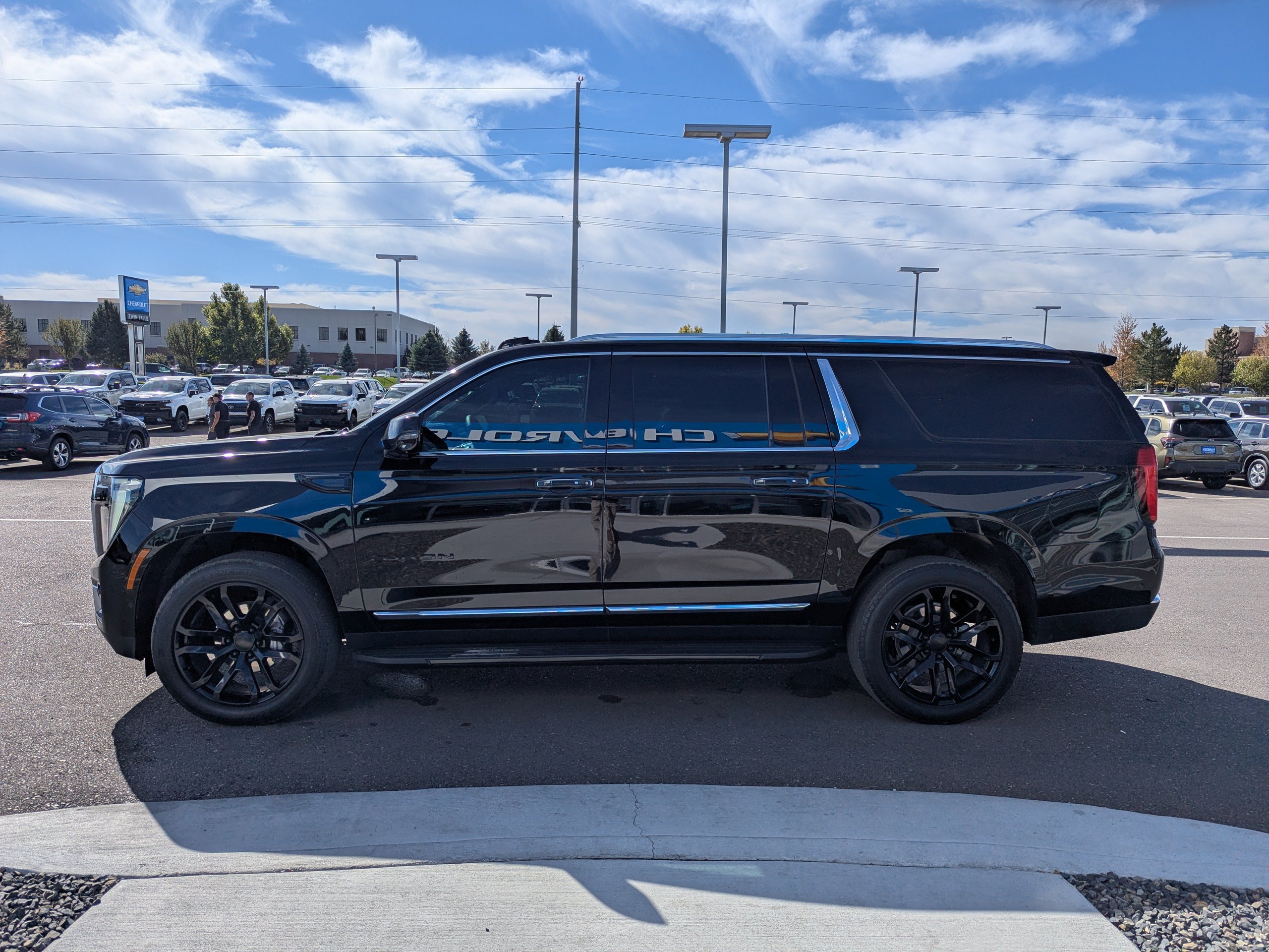 Used 2025 GMC Yukon XL Elevation AWD/4WD image 9