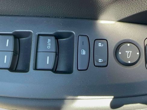 Certified 2024 Honda HR-V LX image 12