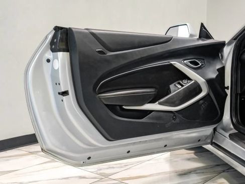 Used 2018 Chevrolet Camaro SS RWD image 49