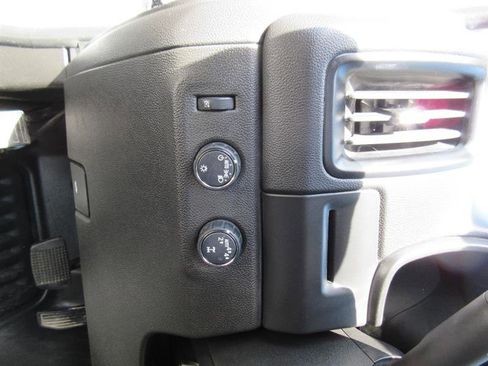 Used 2022 Chevrolet Colorado LT w/ Fleet Safety Package image 11