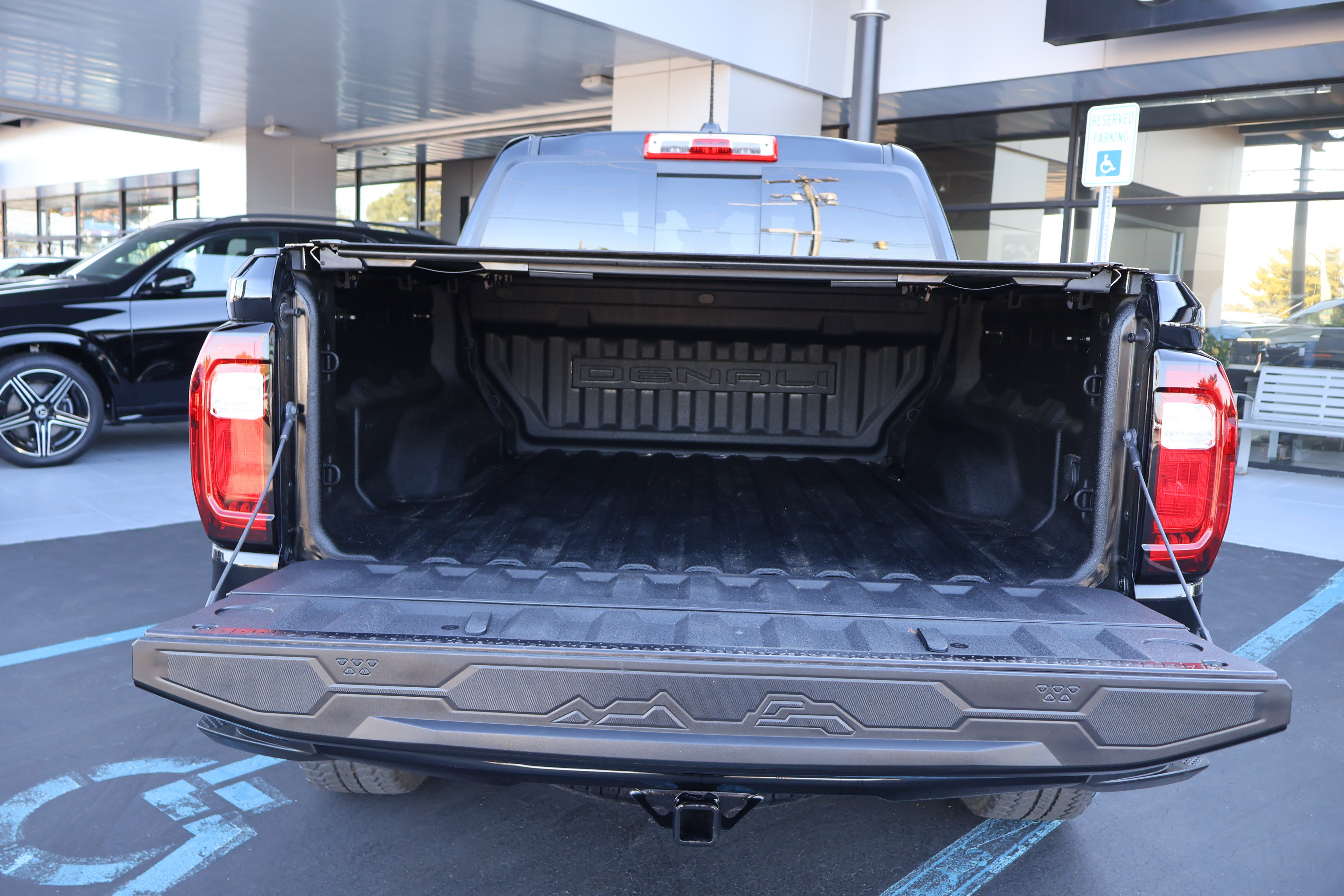 Used 2023 GMC Canyon Denali w/ Denali Black Edition AWD/4WD image 23