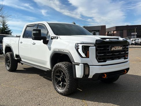 Used 2024 GMC Sierra 2500 AT4 w/ AT4 Premium Plus Package image 3