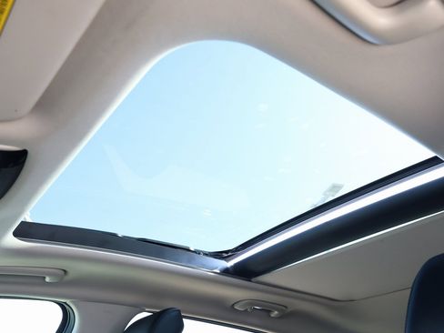 Used 2023 Kia Sportage SX image 3