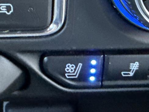 Used 2024 GMC Yukon XL AT4 image 25