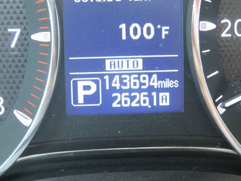 Used 2017 Nissan Armada Platinum w/ Interior Lighting Package image 8