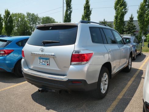 Used 2013 Toyota Highlander Plus AWD/4WD image 5