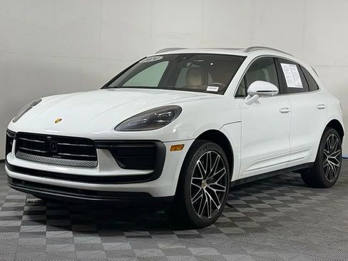 Used 2024 Porsche Macan Base image 2