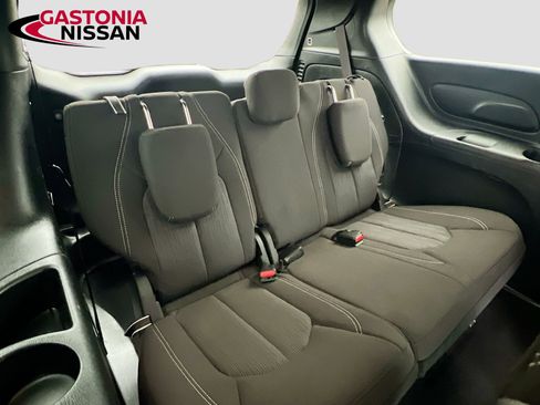 Used 2024 Chrysler Pacifica Touring image 35