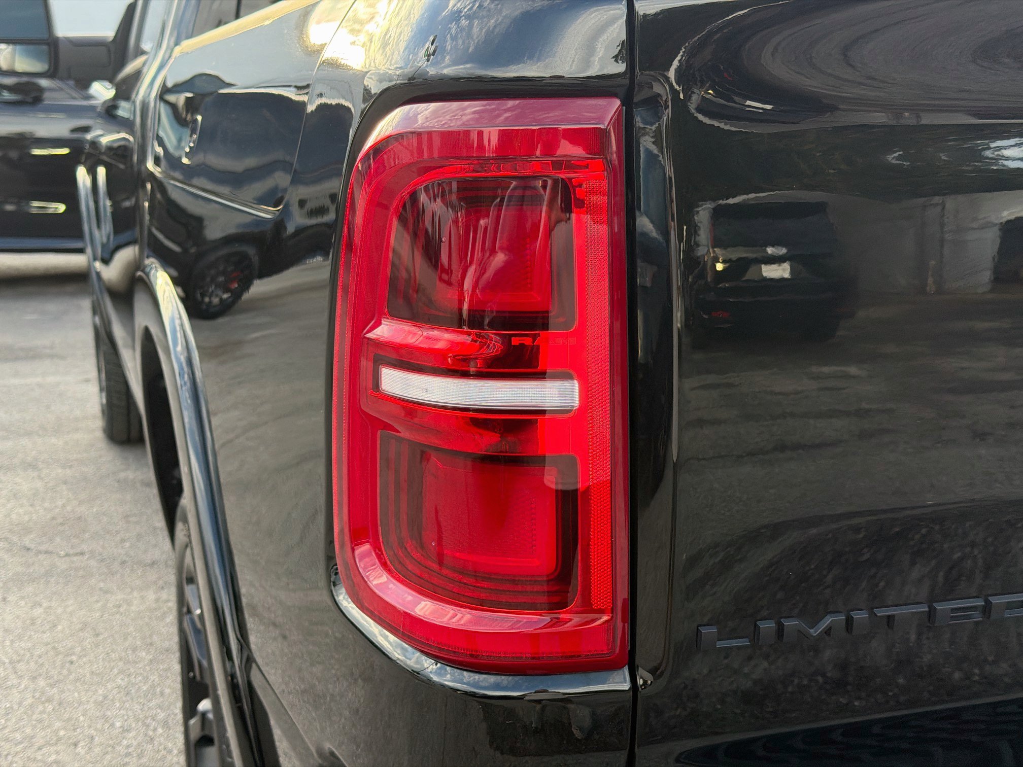 Used 2025 RAM 1500 Limited AWD/4WD image 10