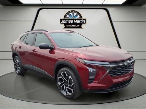 Certified 2024 Chevrolet Trax RS w/ Sunroof Package FWD image 3