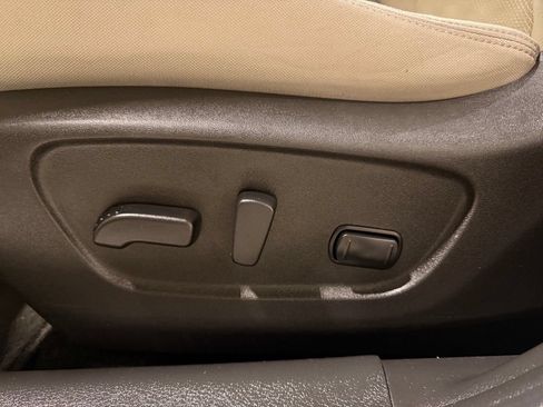 Used 2020 Nissan Rogue Sport SV FWD image 14